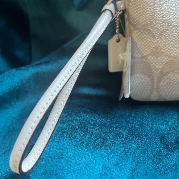 Coach Wristlet NWT - Picture 5 of 6